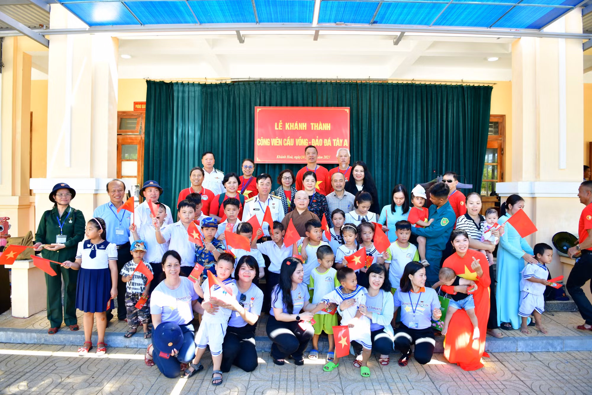 Chuyến tàu Đại đoàn kết” – Hải trình đưa kiều bào ra thăm Trường Sa và Nhà giàn DK-I năm 2025 -0
