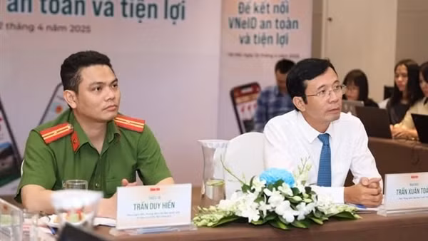 Ứng dụng VNeID trong khám chữa bệnh, ngăn chặn thuốc giả khi mua trực tuyến