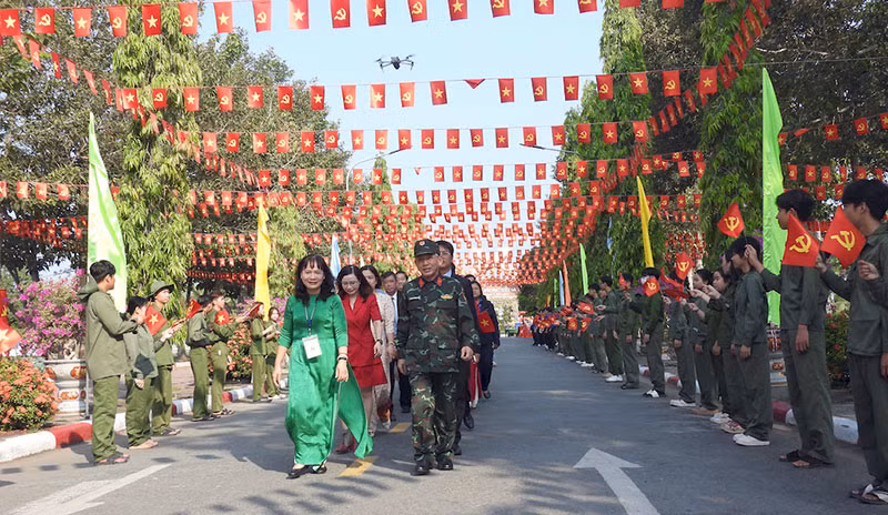 Trường Đại học Cửu Long khánh thành “Đường cờ chiến thắng” -0
