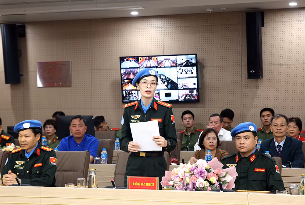 Từ chiến sĩ gìn giữ an ninh Tổ quốc đến sứ giả hòa bình thế giới -0