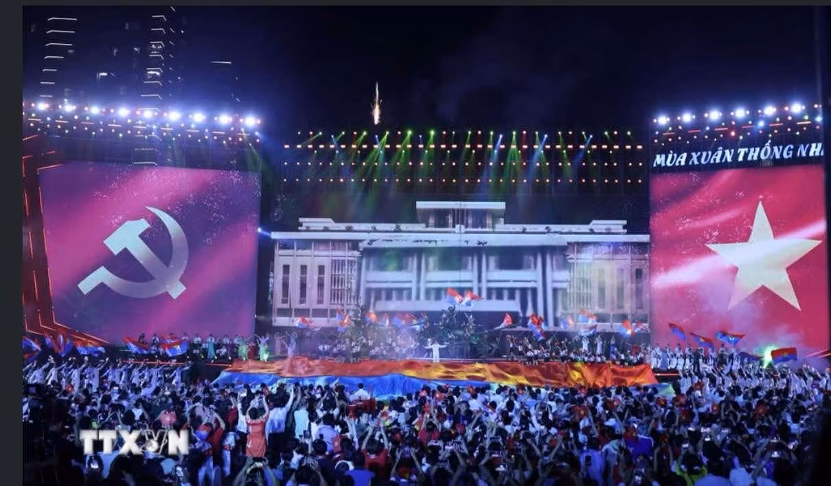 Tổng Bí thư Tô Lâm dự Chương trình nghệ thuật đặc biệt “Mùa Xuân thống nhất” -0