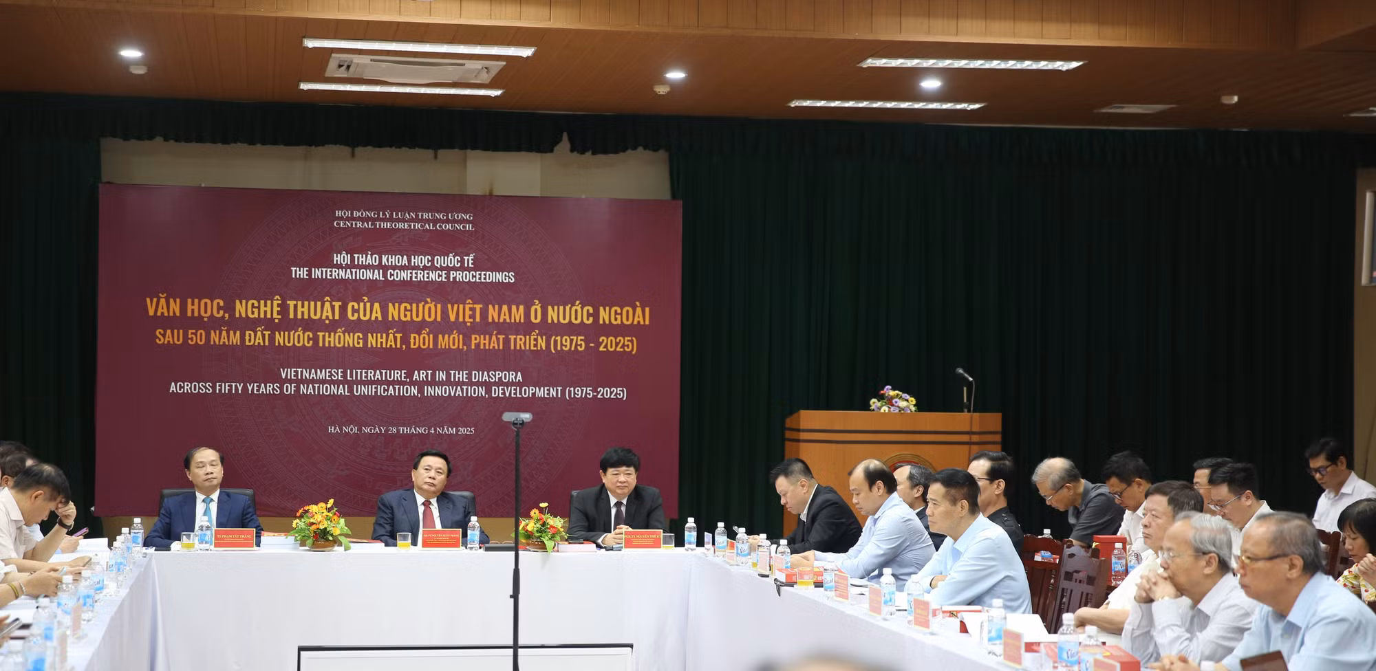 Phát triển hơn nữa văn học nghệ thuật của cộng đồng người Việt Nam ở nước ngoài -0