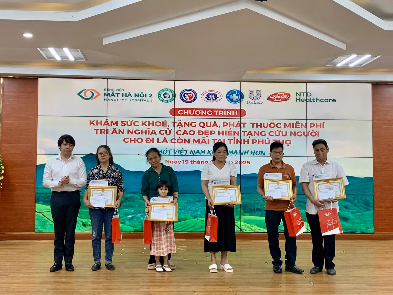Tri ân những gia đình có người hiến tạng -0