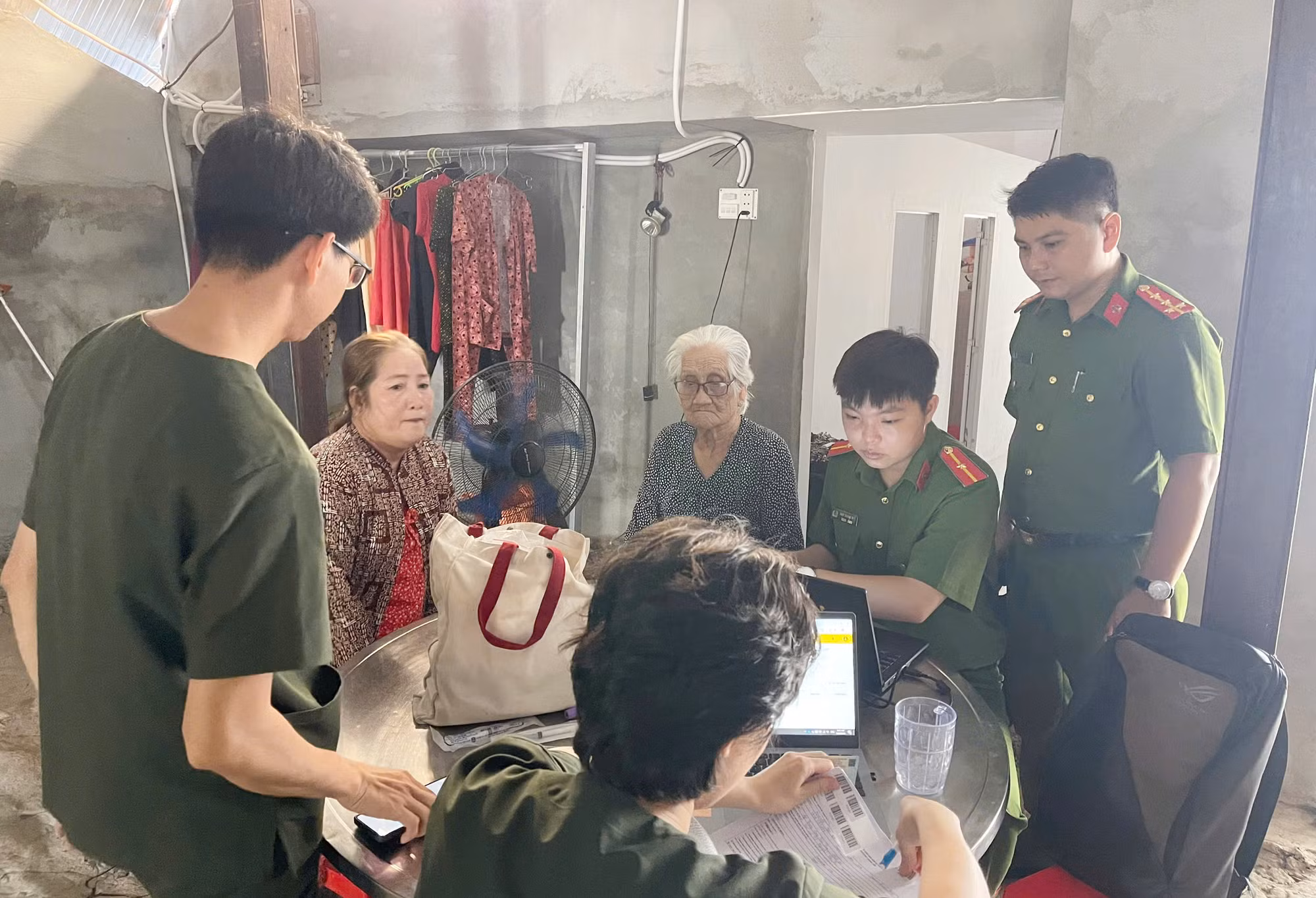 Công an Cà Mau thu nhận AND thân nhân liệt sĩ chưa xác định được danh tính -0