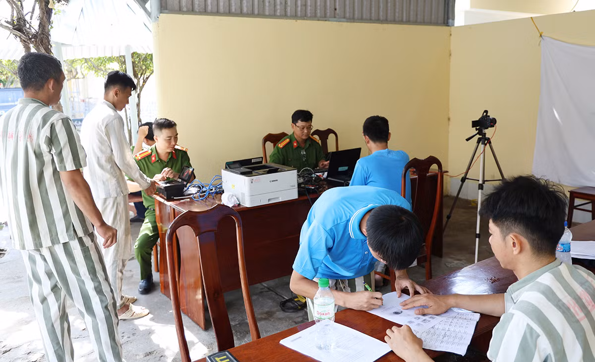 Thu nhận hồ sơ cấp Căn cước cho 67 phạm nhân Trại giam Định Thành -1