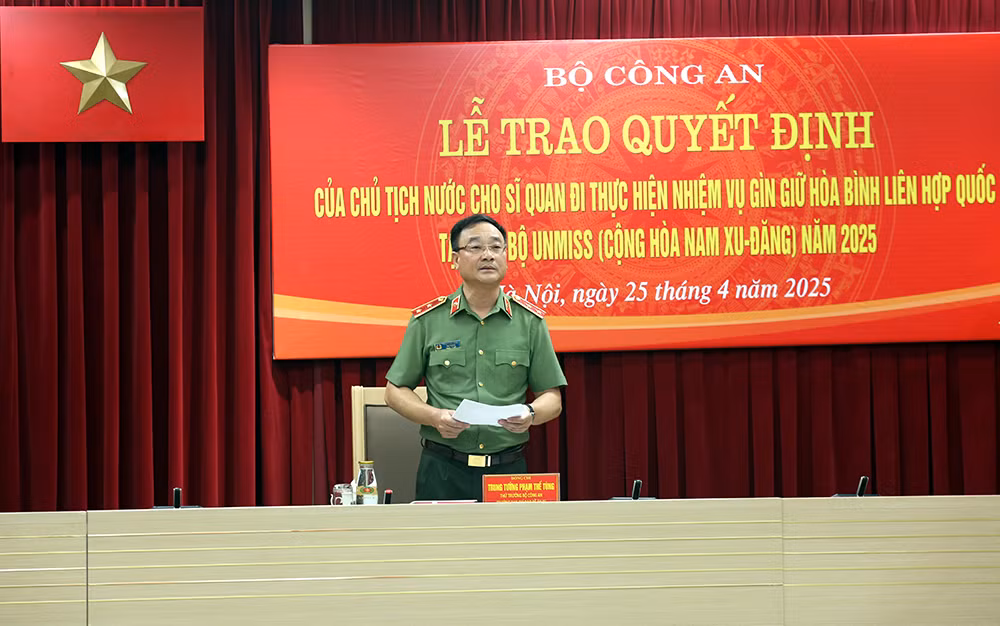 Từ chiến sĩ gìn giữ an ninh Tổ quốc đến sứ giả hòa bình thế giới -0