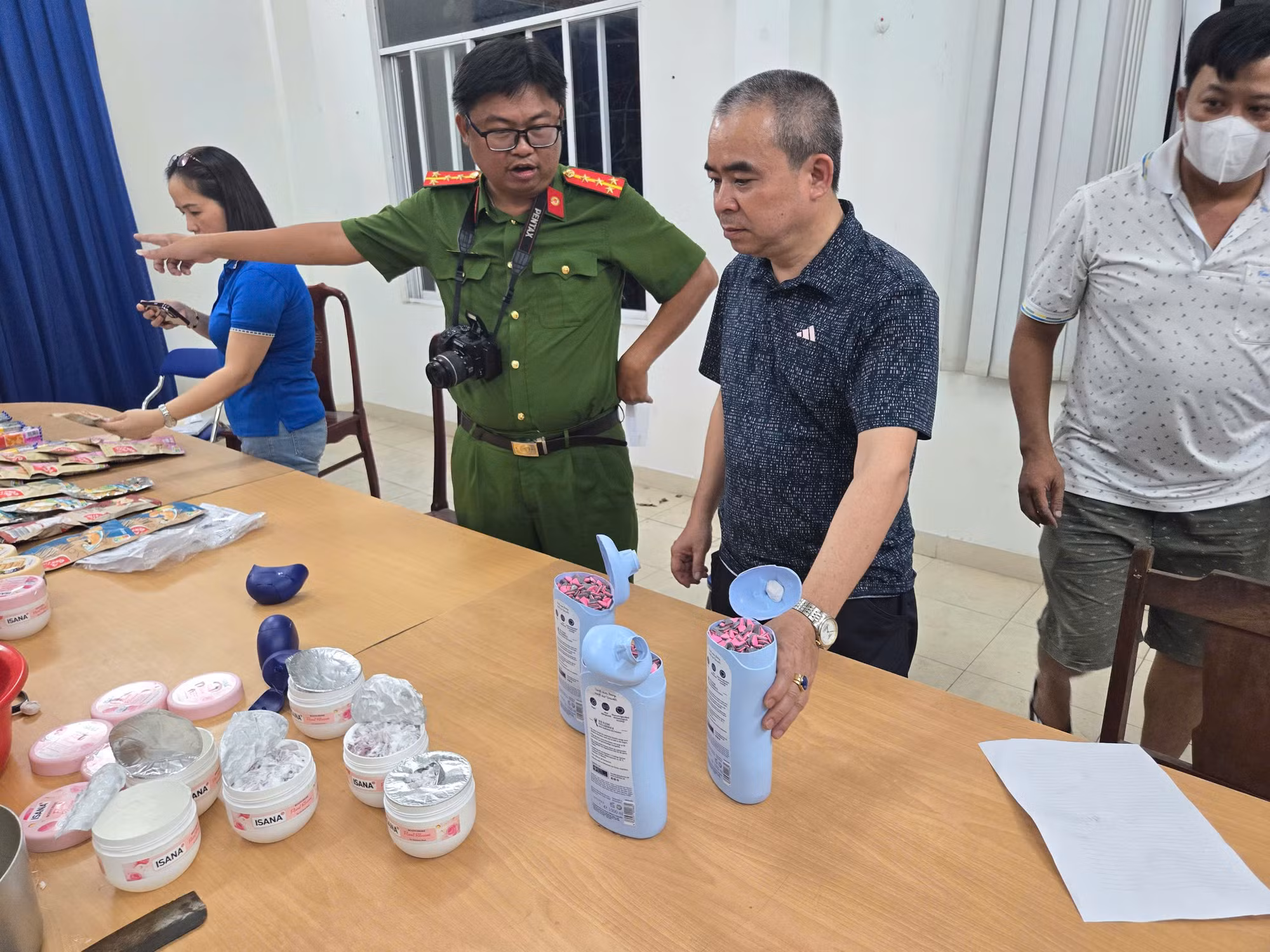 Phát hiện hơn 4.2kg ma túy giấu trong 26 hộp thuốc thực phẩm chức năng -0