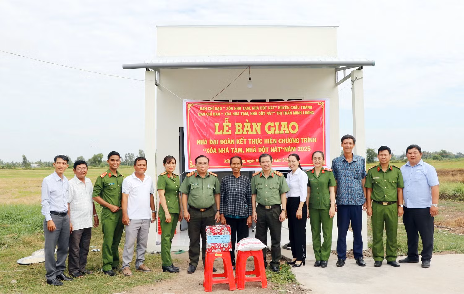 Nhiều cách làm hay của Công an tỉnh Kiên Giang giúp dân xóa nhà tạm, nhà dột nát -0