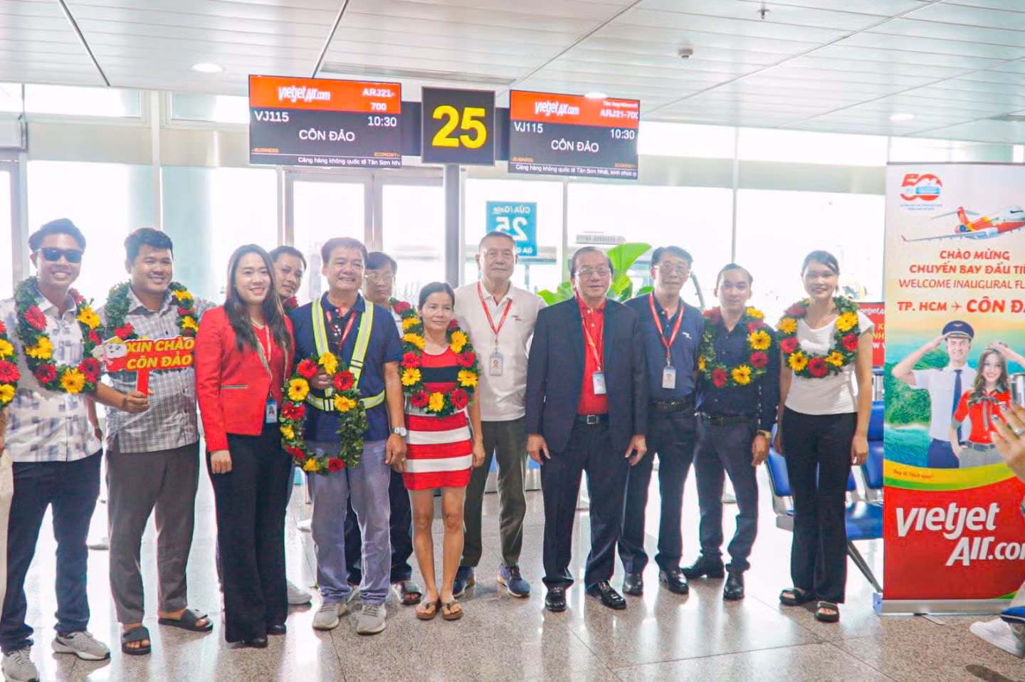 Hàng không VietJet chính thức khai trương đường bay từ Hà Nội/TP Hồ Chí Minh tới Côn Đảo. -0