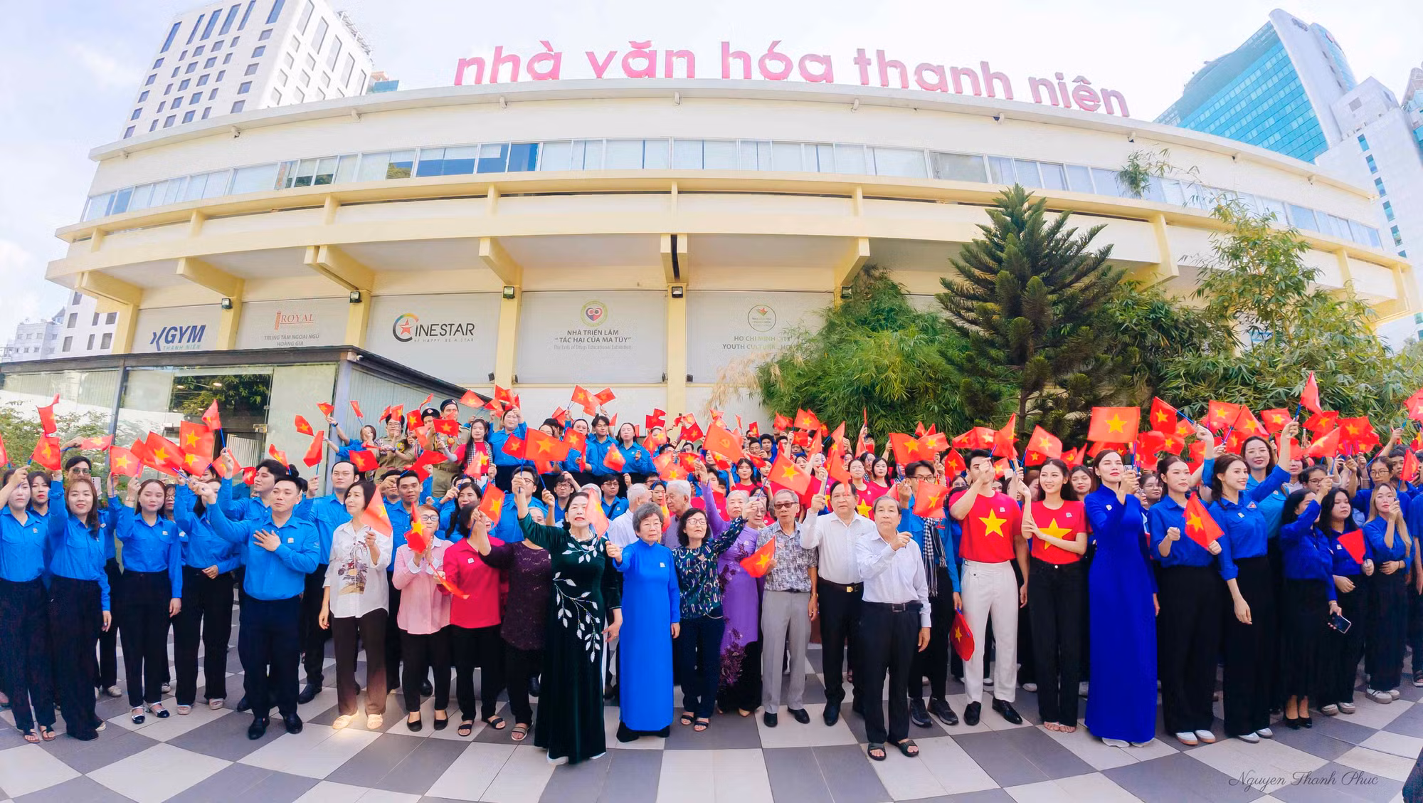 TP Hồ Chí Minh rực rỡ sắc màu, tưng bừng kỷ niệm 50 năm Giải phóng miền Nam -0