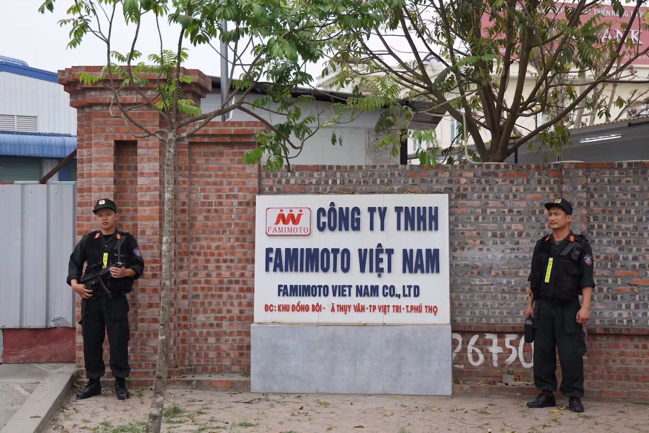Tạm giữ hàng trăm tấn bột nêm, bột canh, dầu ăn, mỳ chính giả -2