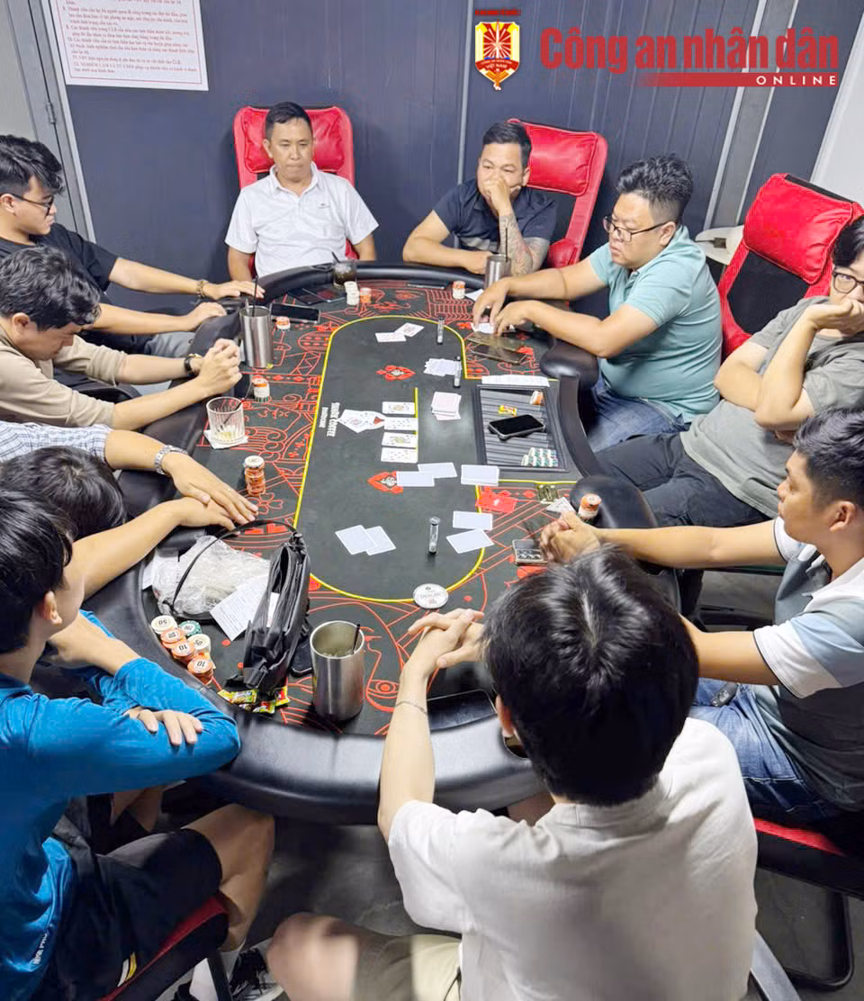 Triệt xoá điểm đánh bài Poker ăn tiền tại Khu dân cư giản viên Đại học Cần Thơ -0