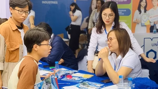 Xét tuyển đại học bằng chứng chỉ ngoại ngữ quốc tế: Cần cân đối tỷ lệ chỉ tiêu để đảm bảo công bằng