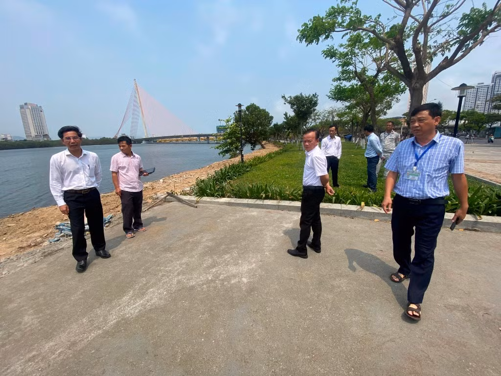 Dân phản ánh đổ xà bần ô nhiễm sông Hàn, lãnh đạo Đà Nẵng kiểm tra nóng -0