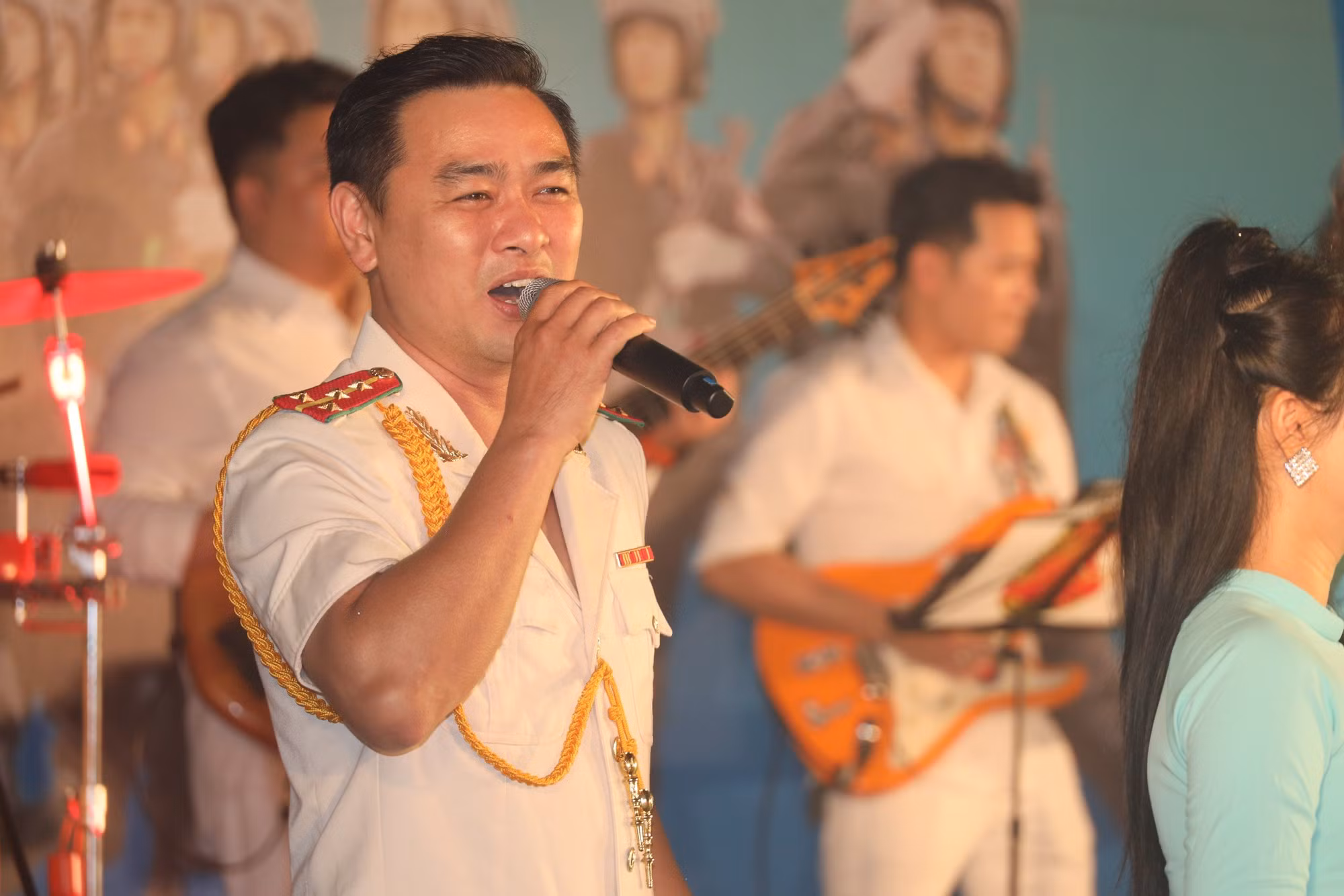 Nghệ sĩ Công an “Hát mãi khúc quân hành”: Sôi động và đầy sức trẻ -2