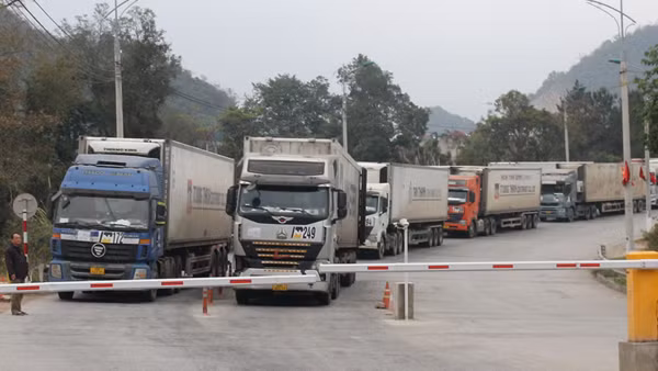 Tăng giao thương hàng hóa ở cửa khẩu Việt Nam – Trung Quốc