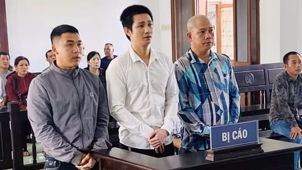Gã côn đồ 3 tiền án bắn con nợ lĩnh 8 năm tù