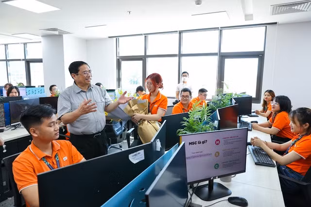 Thủ tướng khảo sát một số nhà máy, dự án công nghệ cao tại Đà Nẵng -0