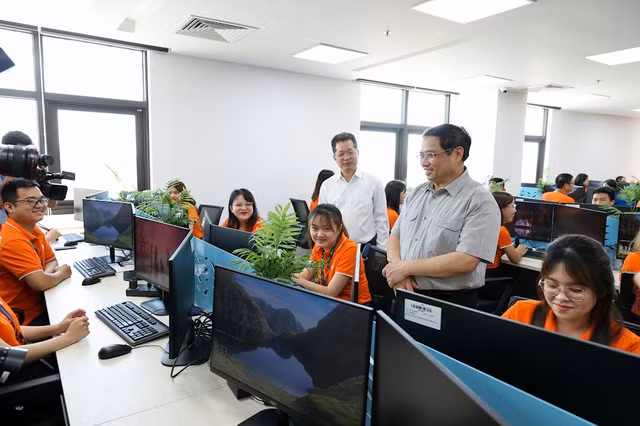 Thủ tướng khảo sát một số nhà máy, dự án công nghệ cao tại Đà Nẵng -0