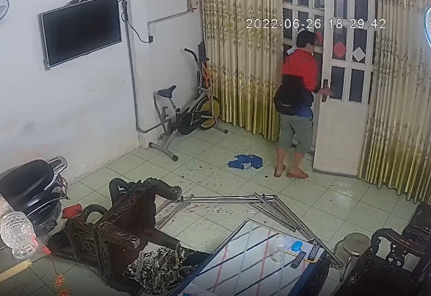 Dùng súng giả cướp tài sản để...đóng tiền đi cai nghiện -0