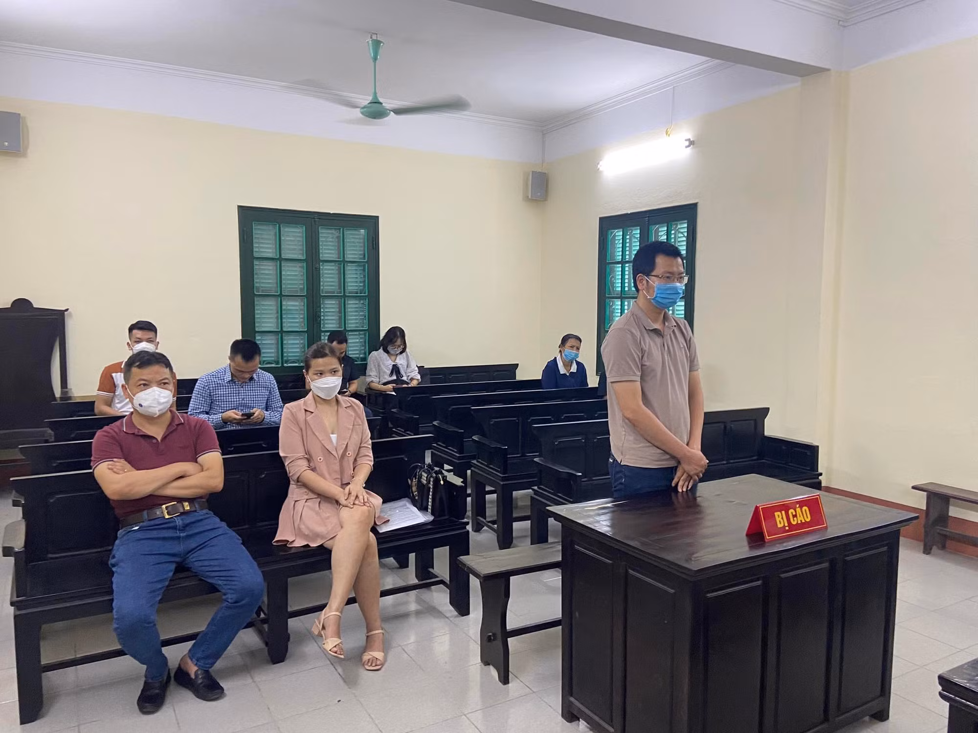 Buôn bán sữa tắm giả, nam thanh niên lĩnh 30 tháng tù treo -0
