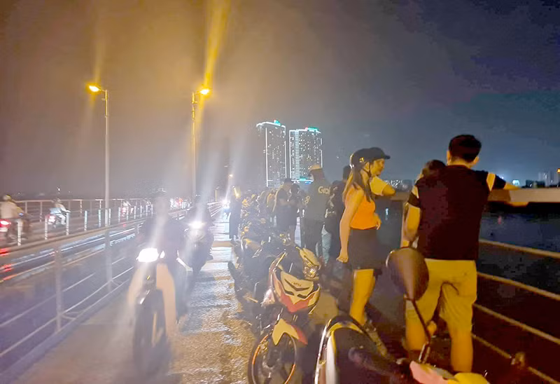 Đôi nam nữ nhảy cầu Long Biên đã cứu vớt được một người -0