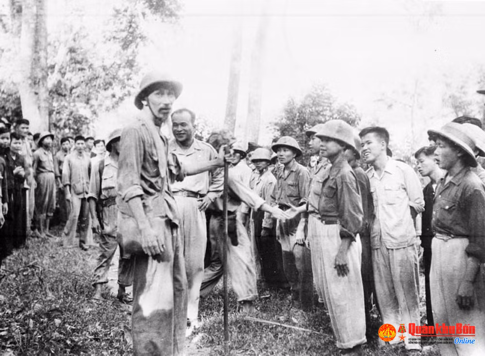 Những ngày thu bên Bác -0