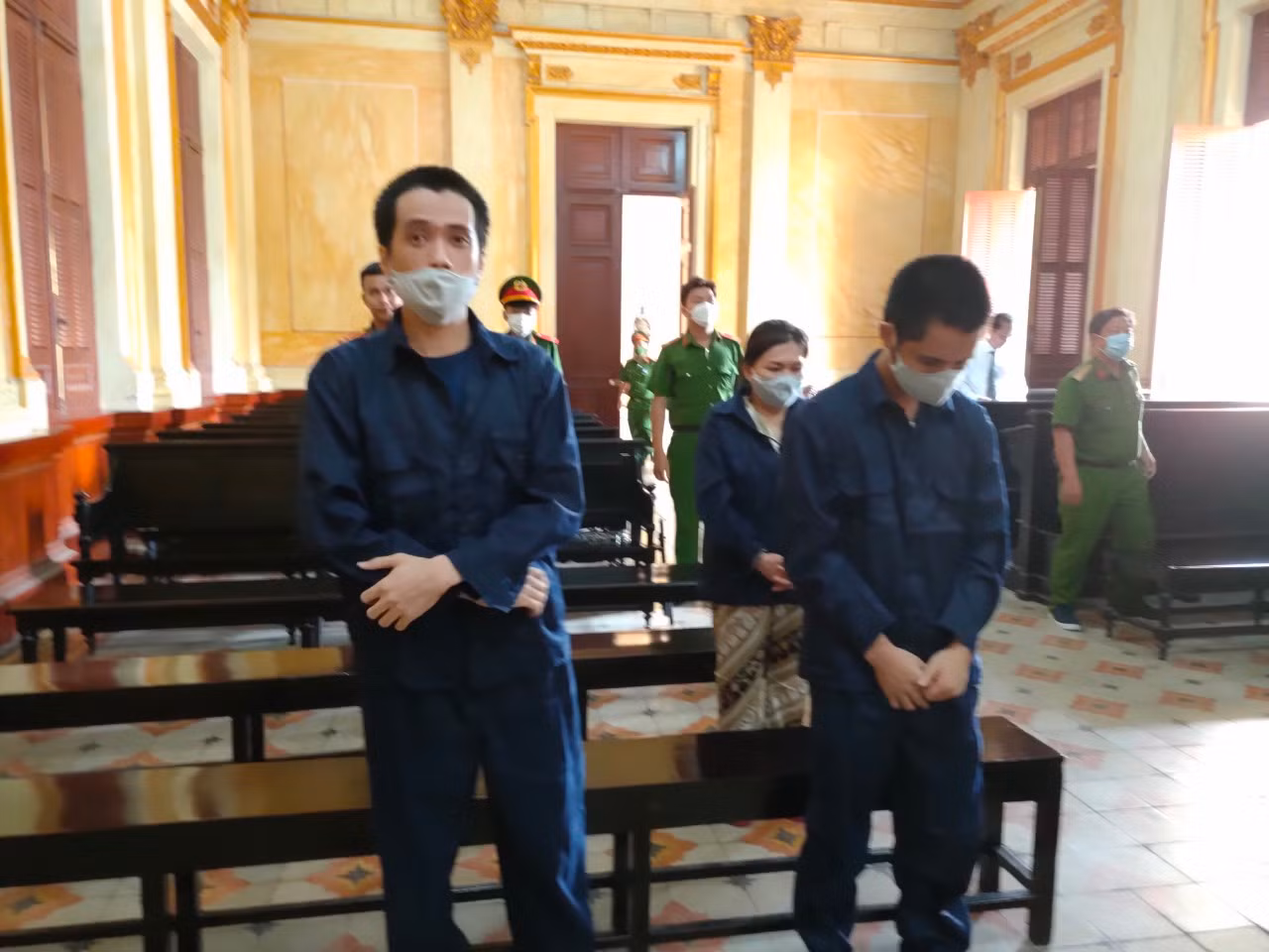 Ba bị cáo lãnh 55 năm tù vì mua bán ma túy -0