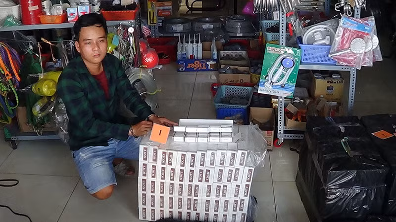 Bắt đối tượng vận chuyển gần 3.000 bao thuốc lá điếu nhập lậu -0