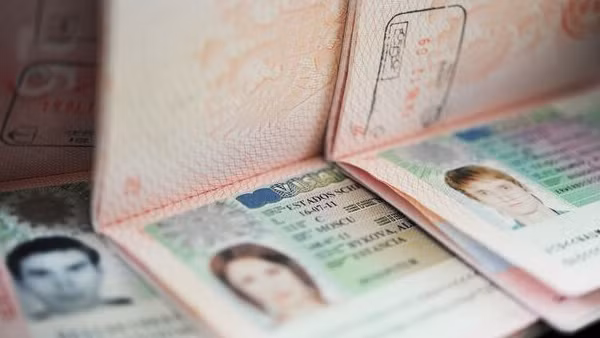EU siết visa với người Nga, Moscow tính trả đũa