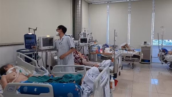 COVID-19 tăng mạnh sau nghỉ lễ, 2 F0 tử vong
