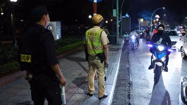 Tóm 10 “quái xế” gây rối đêm 2/9