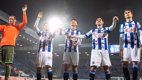 Văn Hậu lần đầu tiên thi đấu cho CLB Heerenveen