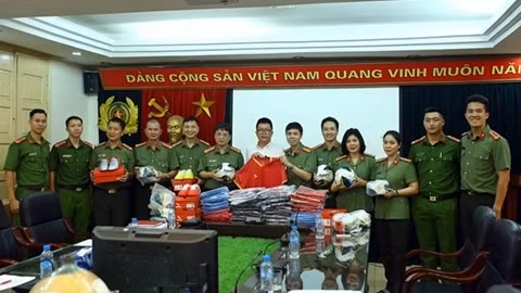 Nhãn hàng KAMITO tài trợ đội bóng đá của Báo CAND