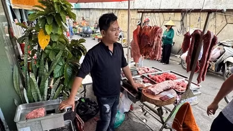 Triệt phá công xưởng dùng hóa chất làm giả 'thịt bò' ở TP Hồ Chí Minh