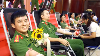 Công an Lào Cai tổ chức hiến máu nhân đạo "Giọt máu nghĩa tình"
