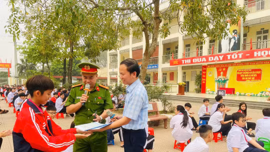 Gần dân bằng những clip tuyên truyền “triệu view”