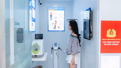 Hào hứng trải nghiệm Trạm Công dân số đa tiện ích tại phố đi bộ Nguyễn Huệ