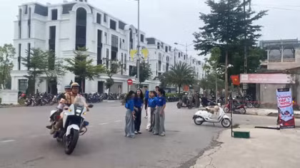Công an Bắc Ninh hỗ trợ thí sinh ngủ quên đến phòng thi kịp thời