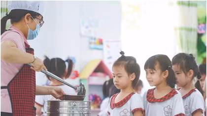 Anh hùng Lao động Thái Hương tiếp tục đề xuất xây dựng Luật Dinh dưỡng học đường