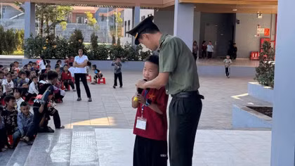 Hơn 1.000 học sinh Si Pa Phìn được tuyên truyền chiến dịch “Không một mình”