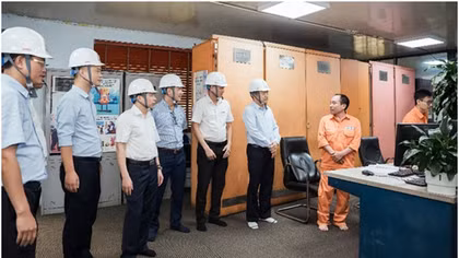 Đoàn công tác EVNGENCO1 kiểm tra công tác vận hành tại Nhà máy Nhiệt điện Quảng Ninh.