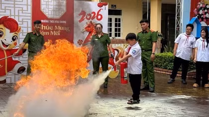 Khi Công an xã vào trường dạy kỹ năng sống