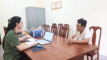 Bắt giữ đối tượng làm giả con dấu, tài liệu của cơ quan, tổ chức