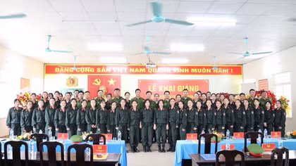 Khai giảng khoá huấn luyện nữ Cảnh sát đặc nhiệm