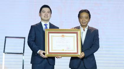 CLB Hà Nội đón nhận Huân chương Lao động hạng Nhì
