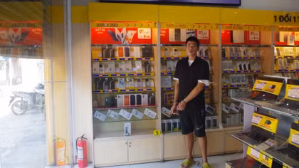 Bắt giữ hai đối tượng trộm 17 điện thoại trị giá hơn 400 triệu đồng