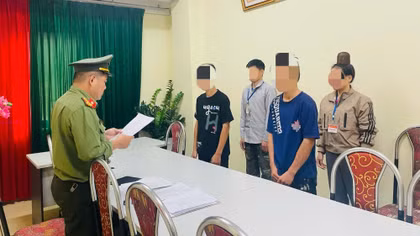 Khởi tố hai bị can về tội “Sử dụng trái phép vũ khí quân dụng”
