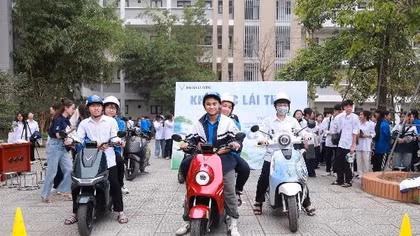 Chủ xe VinFast kể chuyện “một người đi xe điện, cả nhà bỏ xe xăng”