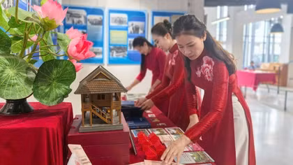 Tiếp nhận và trưng bày nhiều tư liệu về Bác Hồ trên đất Pháp